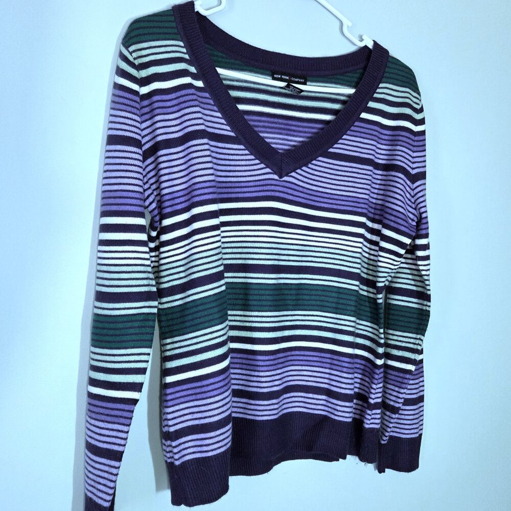 New York & Company Striped V-Neck Sweater Size M